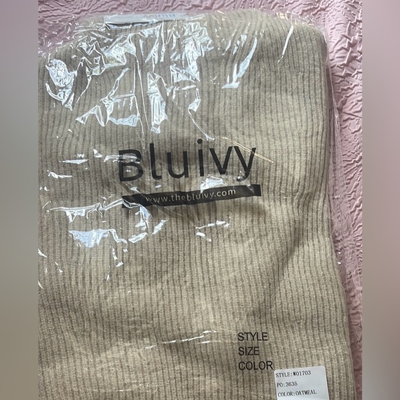 S/M REMAINING!!! Funnel Neck Oversized Pullover - Picture 10 of 10